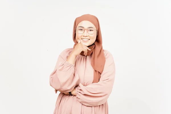 Sorrindo Olhando Para Câmera Bela Mulher Asiática Vestindo Hijab Isolado — Fotografia de Stock