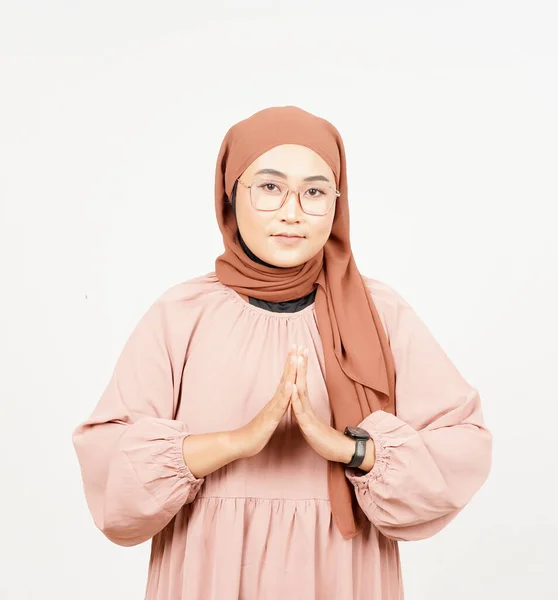 Smiling Looking Camera Beautiful Asian Woman Wearing Hijab Isolated White — Stok fotoğraf