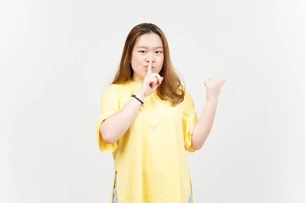 Shh Gesture Presenting Pointing Side Product Segítségével Hüvelykujját Gyönyörű Ázsiai — Stock Fotó