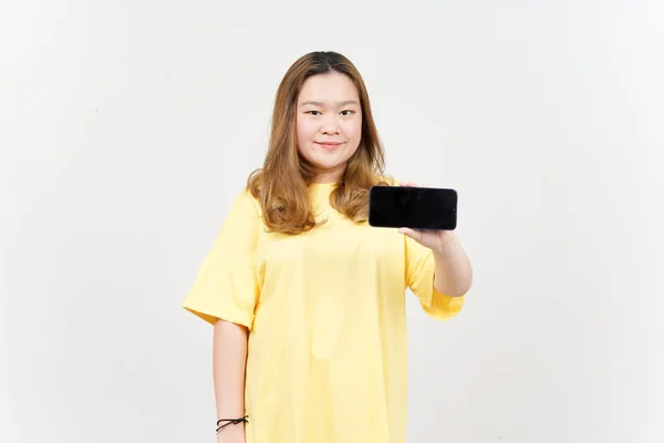Sarı Tişört Giyen Asyalı Güzel Kadın Boş Ekran Telefonundaki Uygulamalar — Stok fotoğraf