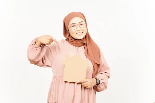 Menunjuk Cutout House Beautiful Asian Woman Mengenakan Hijab Terisolasi Latar — Stok Foto