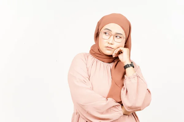 Noioso Arrabbiato Gesto Bella Asiatica Donna Indossare Hijab Isolato Sfondo — Foto Stock