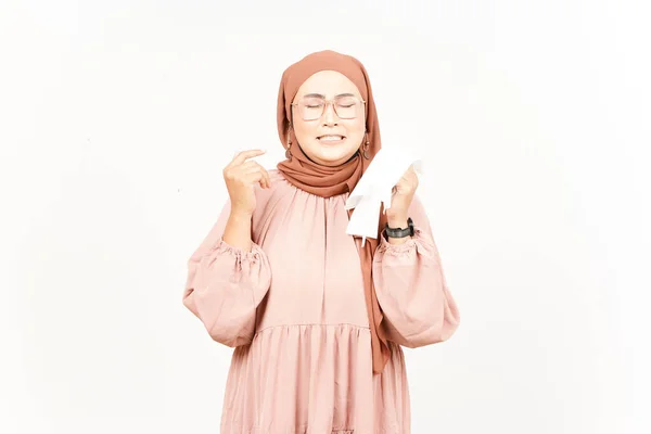Segurando Tecido Choro Bela Mulher Asiática Vestindo Hijab Isolado Fundo — Fotografia de Stock