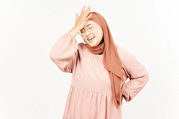 Zapomenout Něco Gesto Krásné Asijské Ženy Sobě Hidžáb Izolované Bílém — Stock fotografie