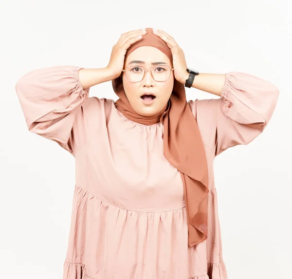 Wow Shock Face Expressão Bela Mulher Asiática Vestindo Hijab Isolado — Fotografia de Stock