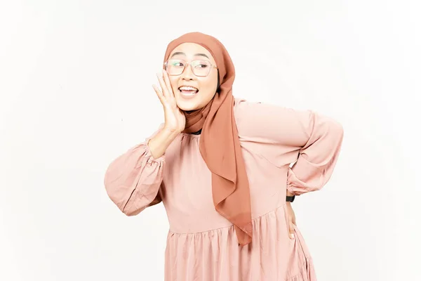 Anúncio Com Mãos Sobre Boca Bela Mulher Asiática Vestindo Hijab — Fotografia de Stock