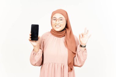 Beyaz Ekranda Uygulamalar Gösteriliyor Beyaz Kafatası Giyen Güzel Asyalı Kadının Akıllı Telefonu