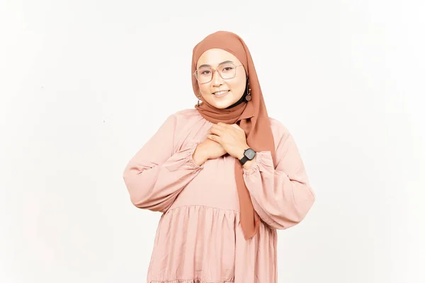 Dankbare Und Selbstverliebte Geste Der Schönen Asiatin Hijab Isoliert Auf — Stockfoto
