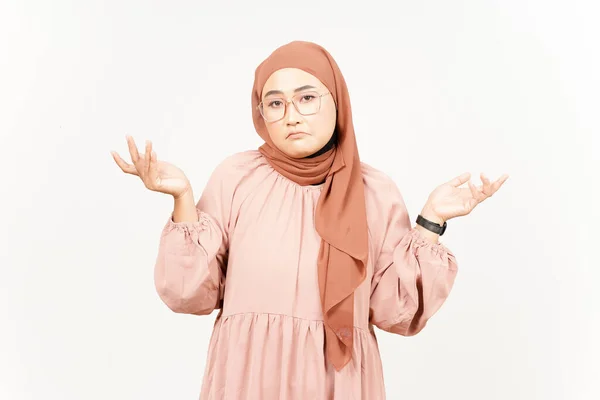 Duda Confundido Gesto Mujer Asiática Hermosa Usando Hijab Aislado Blanco —  Fotos de Stock