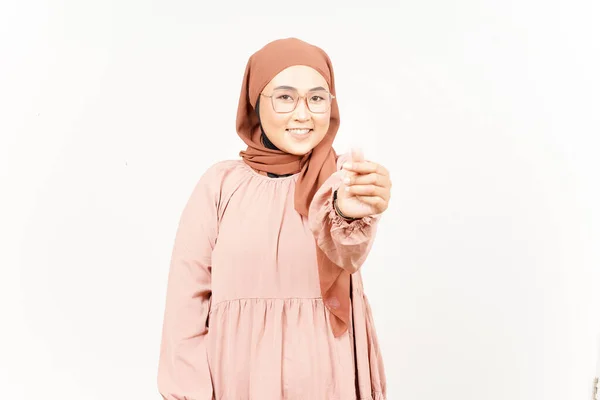 Mostrando Coreano Amore Dito Bella Asiatico Donna Indossare Hijab Isolato — Foto Stock