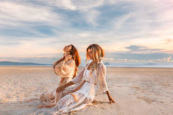 Two Beautiful Young Woman Elegant Boho Dresses Outdoors Sunset — Fotografia de Stock