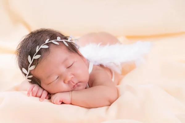 Retrato Una Niña Mes Durmiendo Recién Nacida Ella Está Usando — Foto de Stock