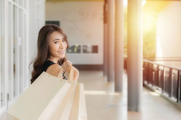Beautiful Young Asian Girl Holding Shopping Bags Back Shopping Bags — Fotografia de Stock