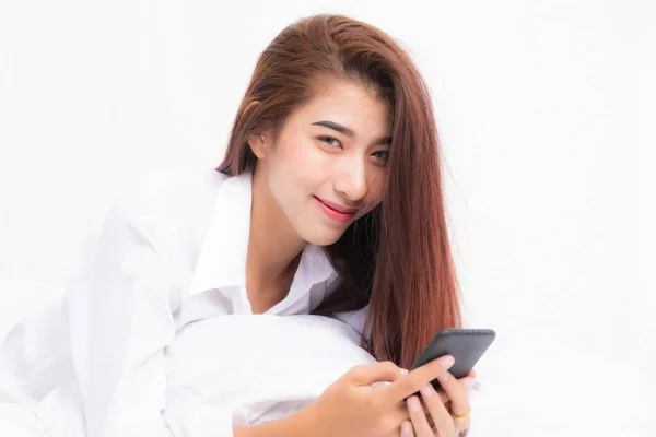 Jovem Mulher Asiática Usando Telefone Inteligente Quarto Casa Feliz Sorriso — Fotografia de Stock