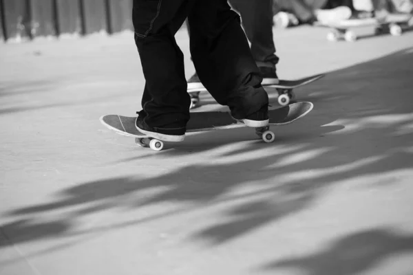 Skaters Practicing Freestyle Streets — Stock fotografie