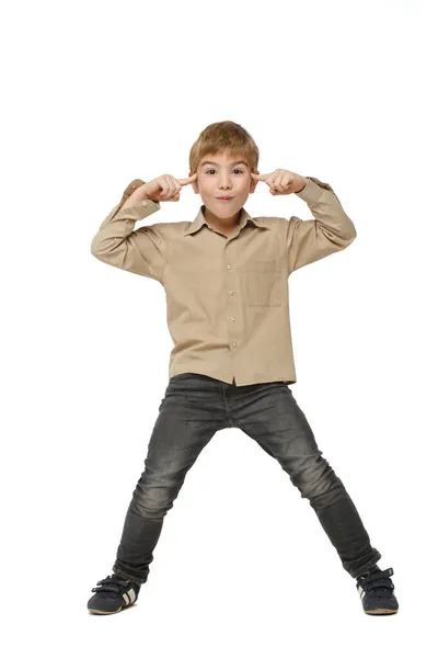 Malý Chlapec Stojí Izolované Bílém Pozadí — Stock fotografie