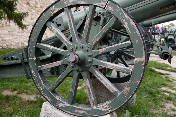 Belgrádi Katonai Felszerelések Szabadtéri Múzeumában Kiállított Tüzérségi Darab Töredéke — Stock Fotó