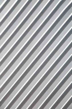 Çapraz çizgileri ve doku arkaplanı olan boyanmış metal yüzey..