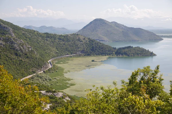 Paisaje Con Montañas Lago Día Verano Lago Skadar Montenegro — Foto de Stock