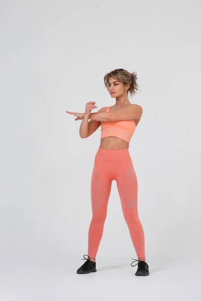 Slender Athletic Girl Pink Sports Kit Goes Sports Isolated Gray — Fotografia de Stock