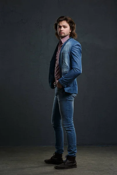 Attractive White Man Jeans Stands Full Growth Dark Background — Stockfoto