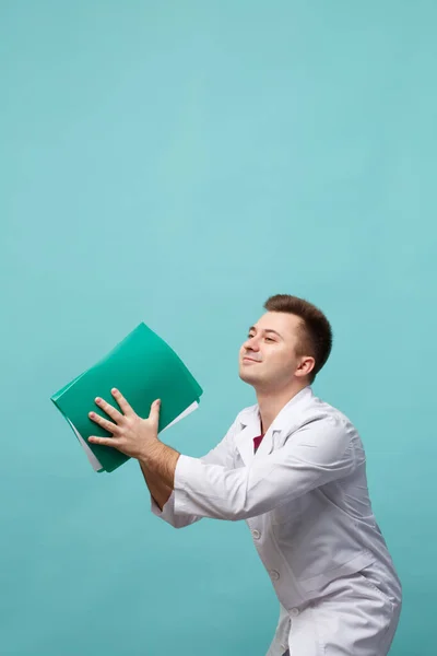 Young Doctor Green Folder Hands Isolated Blue Background — Stock fotografie