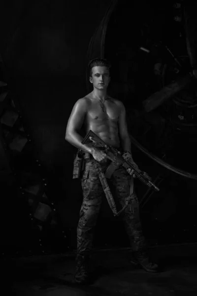 Black White Portrait Strong Attractive Soldier Muscular Torso American Camouflage — Stockfoto