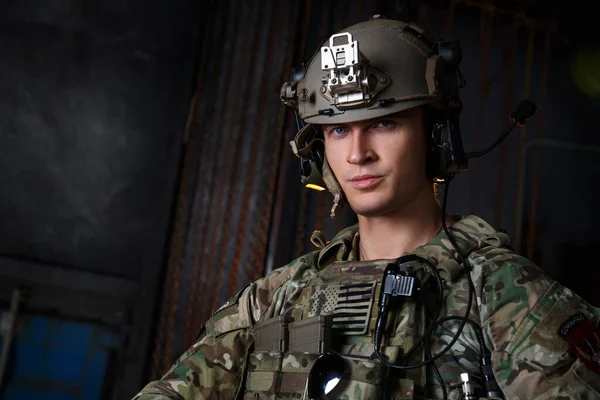 Portrait American Soldier Camouflage Uniform Industrial Background — Stockfoto