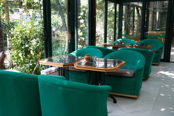 Café Abierto Acogedor Una Terraza Acristalada — Foto de Stock