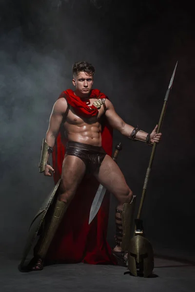 Young Athletic Man Dressed Roman Soldier Red Cloak Stands Spear — Stock Photo, Image