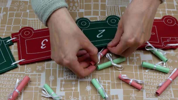 Oyuncak Tren Şeklinde Bir Takvim Noel Gelenekleri Uygulamaları — Stok video