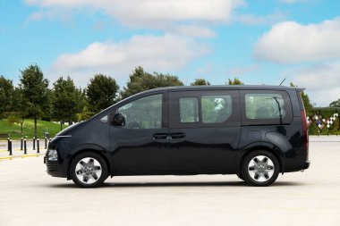 İstanbul, Türkiye - 6 Eylül 2022: Hyundai Staria, Hyundai tarafından üretilen 5 kapılı bir minibüs ve minivan..