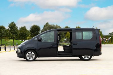 İstanbul, Türkiye - 6 Eylül 2022: Hyundai Staria, Hyundai tarafından üretilen 5 kapılı bir minibüs ve minivan..