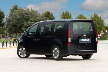 İstanbul, Türkiye - 6 Eylül 2022: Hyundai Staria, Hyundai tarafından üretilen 5 kapılı bir minibüs ve minivan..