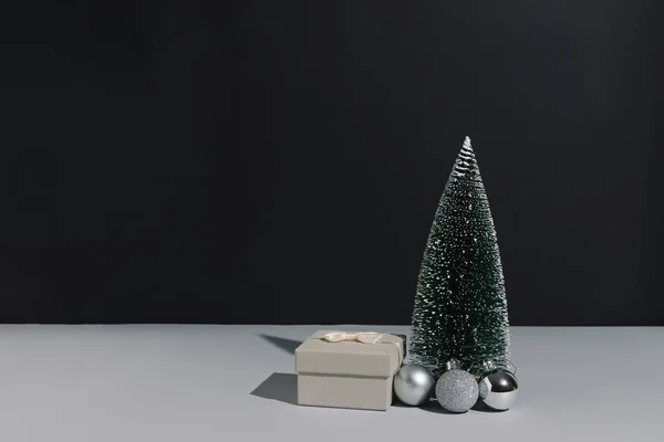 Oudejaarsavond Met Kerstboom Decoraties Geschenken Retro Vibe Vakantieconcept — Stockfoto