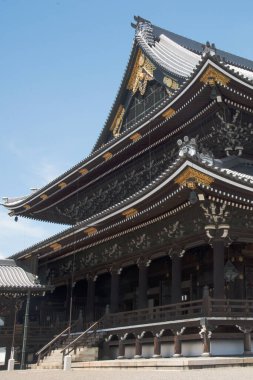 Japonya, Kyoto 'daki güzel shintoist tapınağı, güneşli bir günde. Asya.