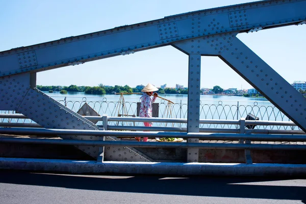 Unrecognizable Person Going Market Conical Straw Hat Carrying Pole Crossing — 图库照片