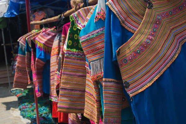 Sapa Traditionelle Kleidung Für Frauen Die Einer Reihe Hängen Vietnam — Stockfoto