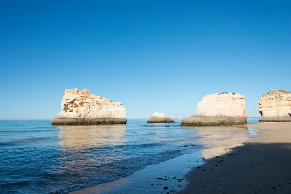 Piękny Widok Plażę Trzech Braci Bez Ludzi Algarve Portugalia Europa — Zdjęcie stockowe