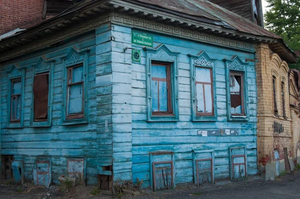 喀山美丽的蓝色木制房子 街上没有人的景象 俄罗斯 — 图库照片