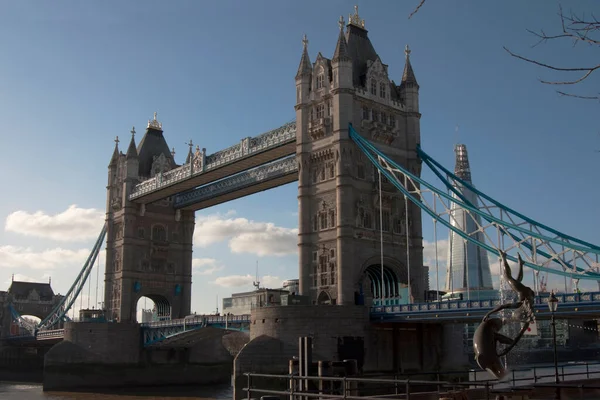 Puente Londres Puente Torre Londres Con Cadena Azul Hay Gente — Foto de Stock