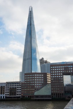 Koni şeklinde güzel cam kule. Londra 'nın finans bölgesi. Birleşik Krallık