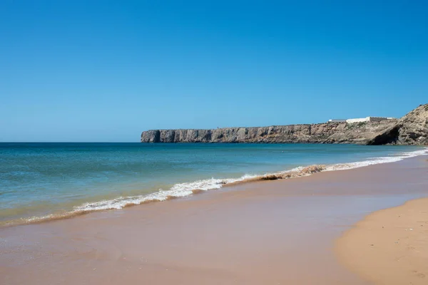 Pusta Plaża Sagres Portugalia Błękitne Niebo Żadnych Fal Portugalia — Zdjęcie stockowe