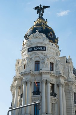 Madrid, İspanya; 01222022: Metropolis binası Madrid Gran Via 'da bir dönüm noktasıdır