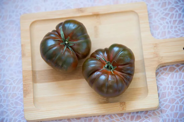 Two Organic Tomatoes Wooden Cutting Board Directly — Foto de Stock