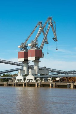Bordeaux, Fransa; 08092022: Liman turnaları. Fransa 'da sanayi faaliyetleri