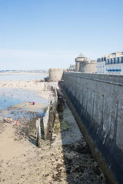 Schöne Küstenstadt Saint Malo Festung Und Strand Frankreich — Stockfoto