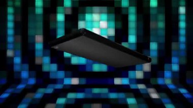 Cep telefonu yeşil ekranlı renkli bir arkaplanda döner.