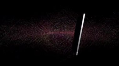 Cep telefonu ters dönmüş, harfler ekrandan fırlamış..