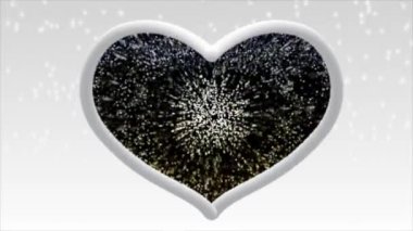 Merkezdeki beyaz kürklü kalp içinde parıldıyordu, parlak ve güzel görünüyordu..